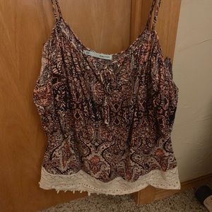 Cold shoulder paisley shirt- Maurices size 0